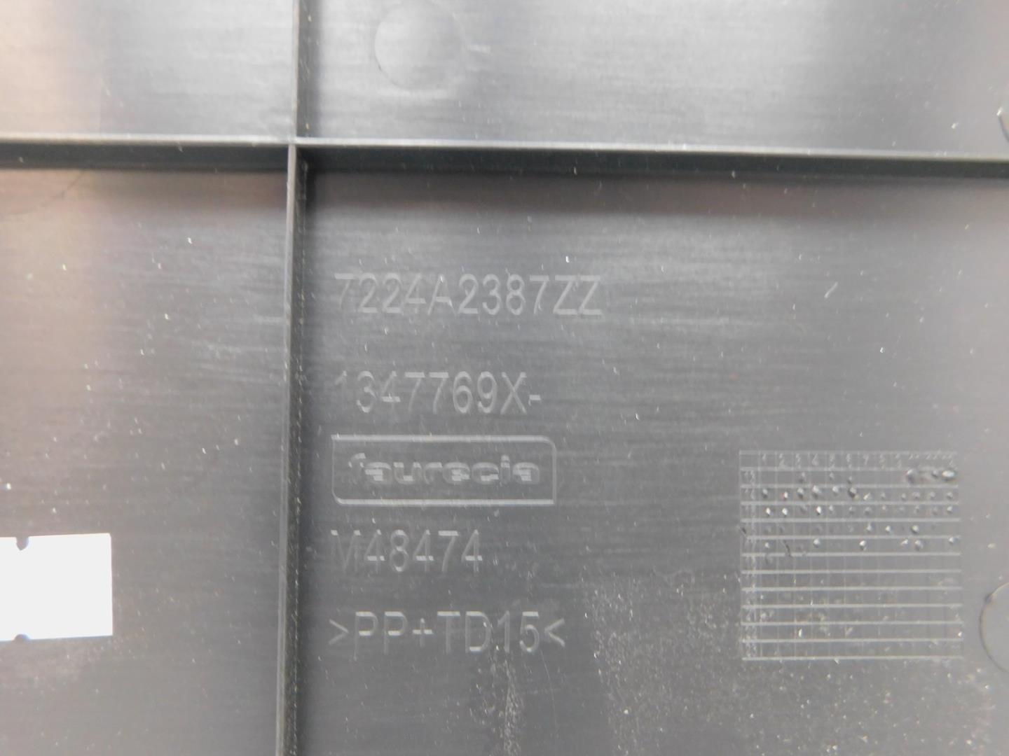 Обшивка двери багажника