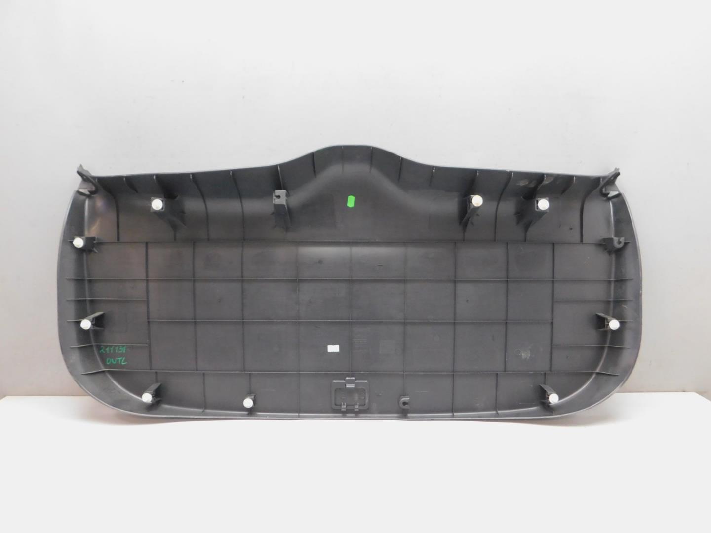 Обшивка двери багажника