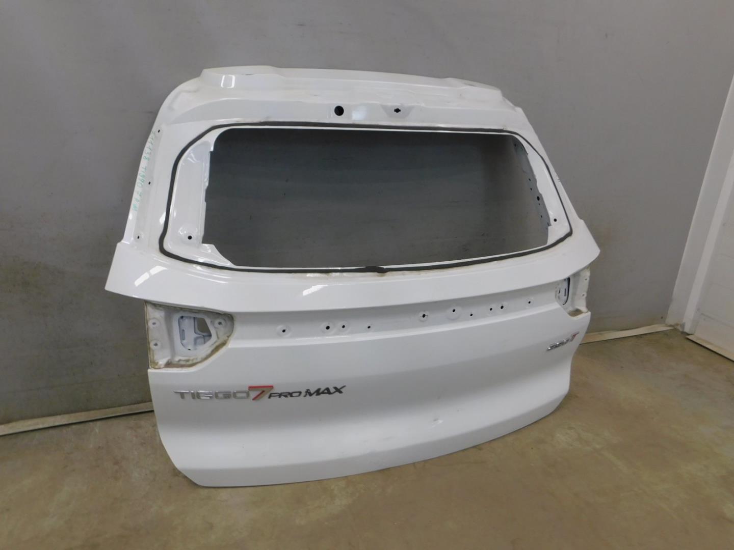 Дверь багажника