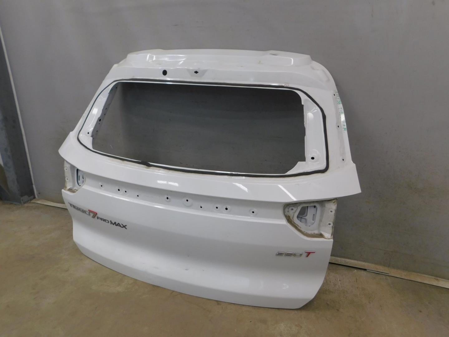 Дверь багажника