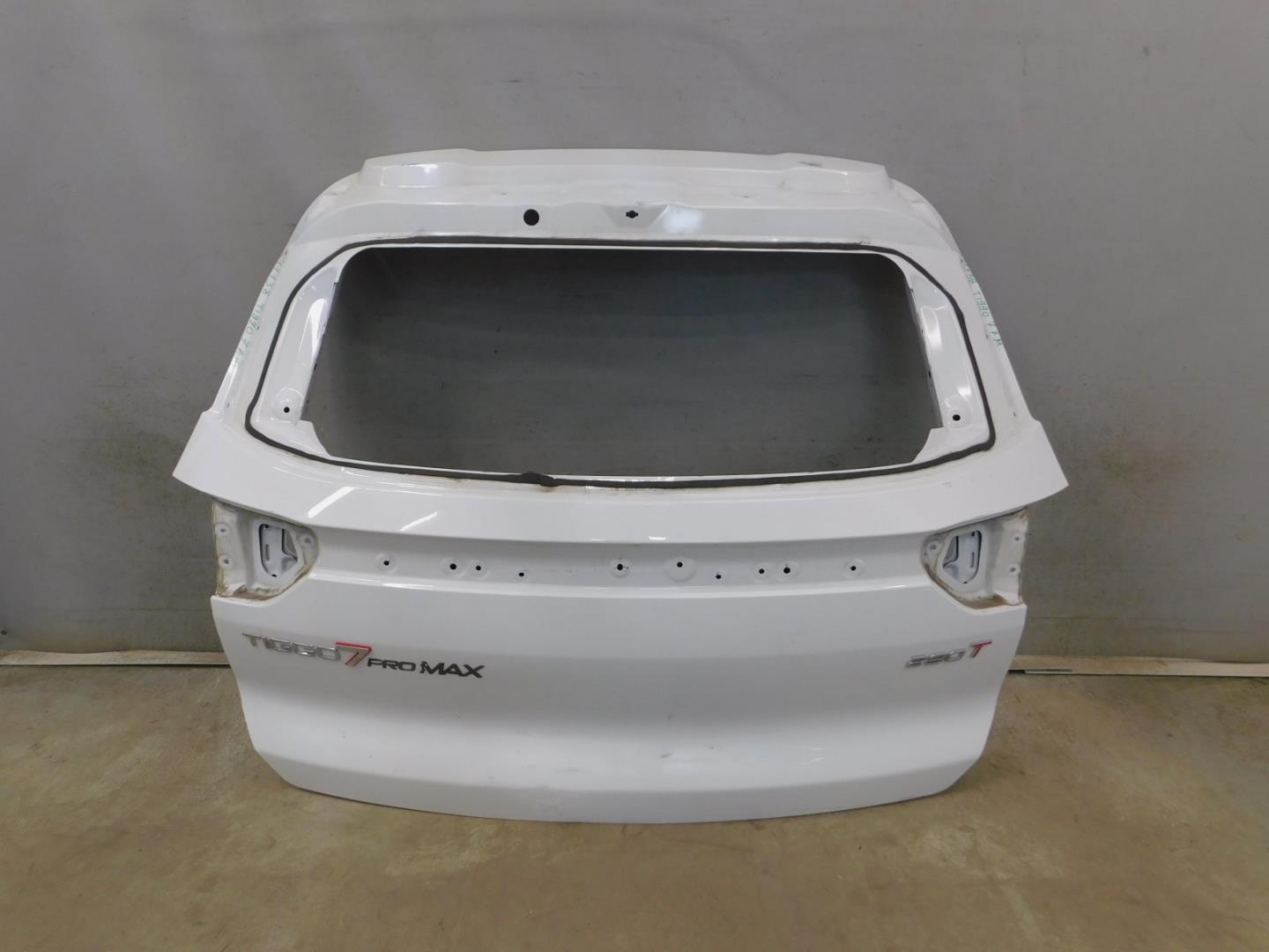 Дверь багажника