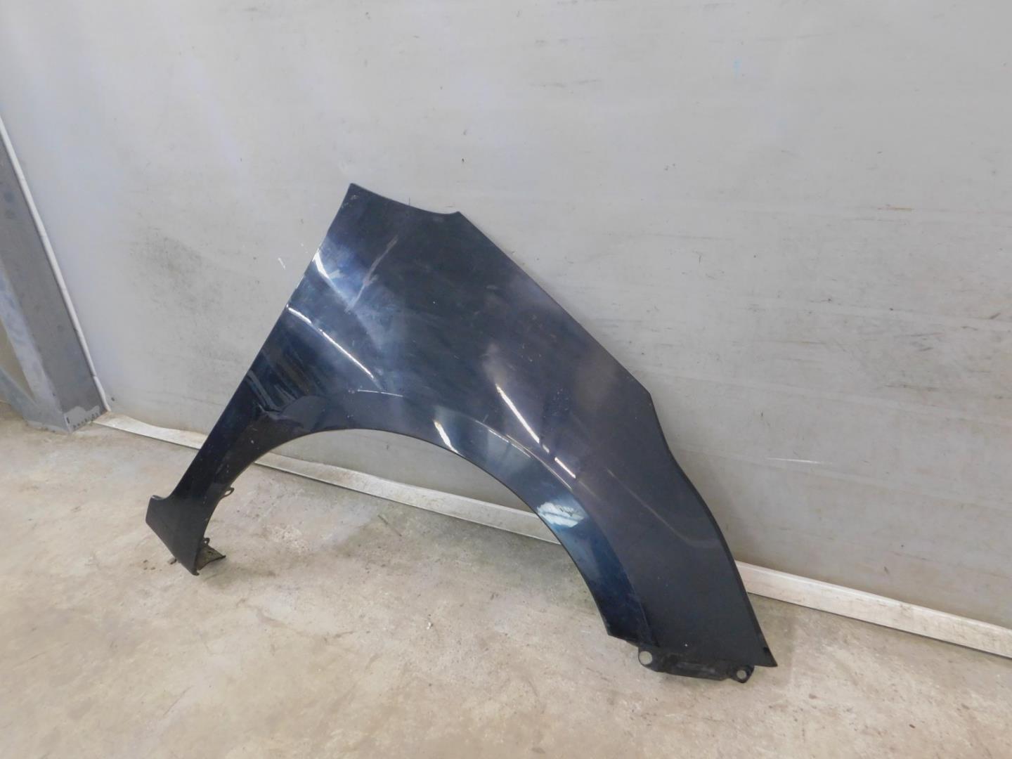 Крыло переднее правое