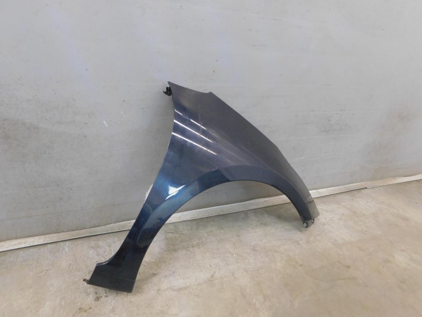 Крыло переднее правое