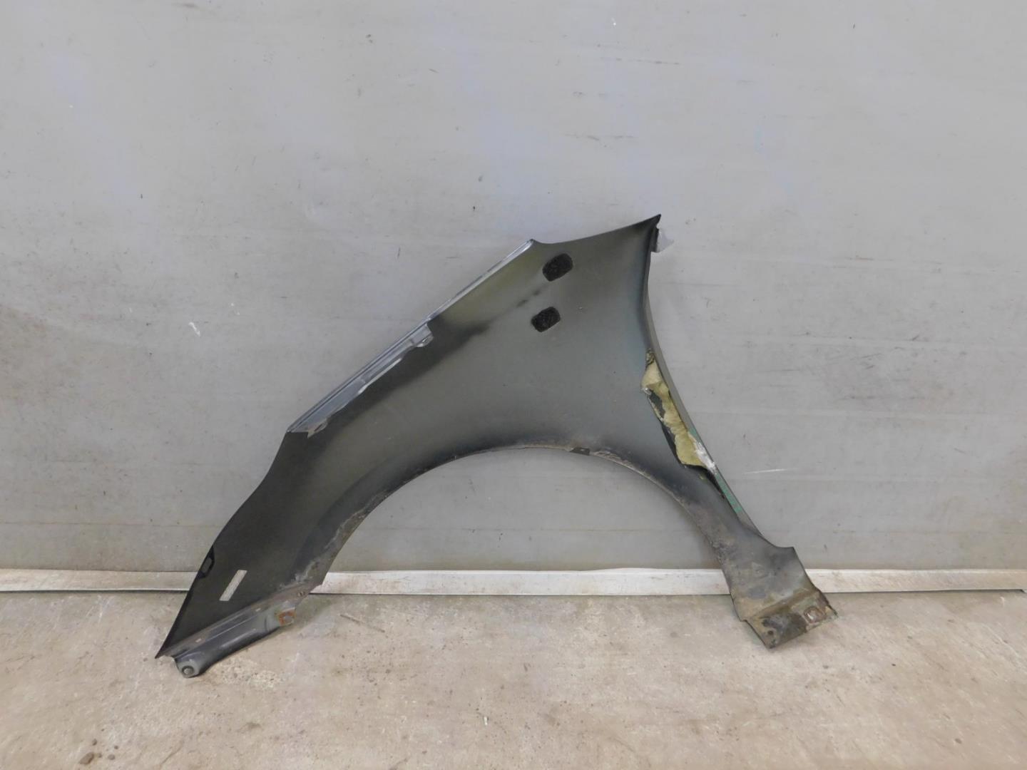 Крыло переднее правое