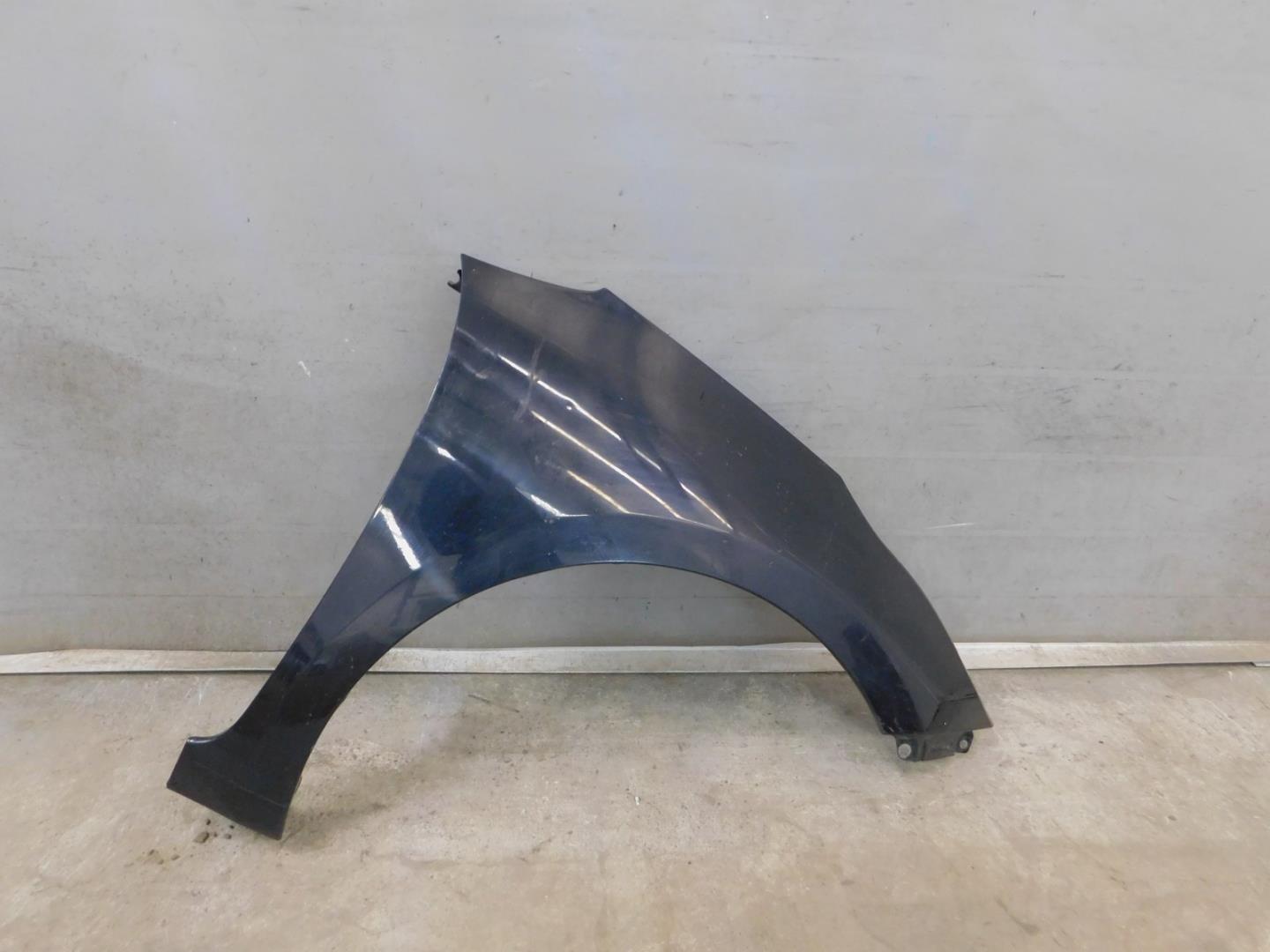 Крыло переднее правое