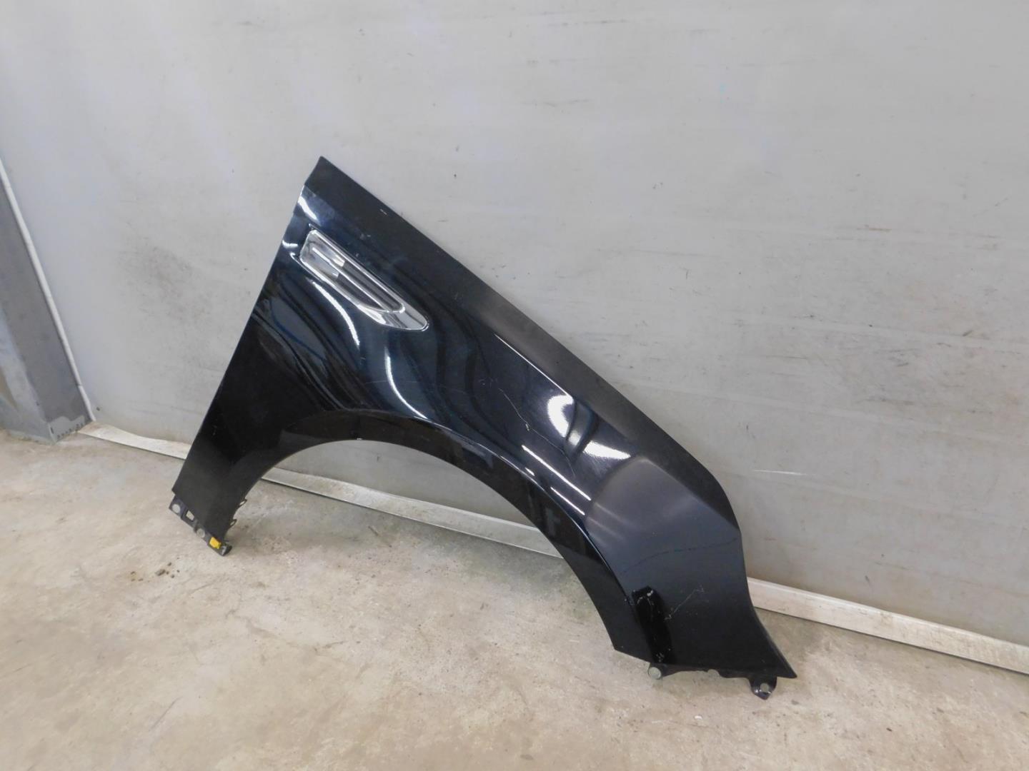 Крыло переднее правое