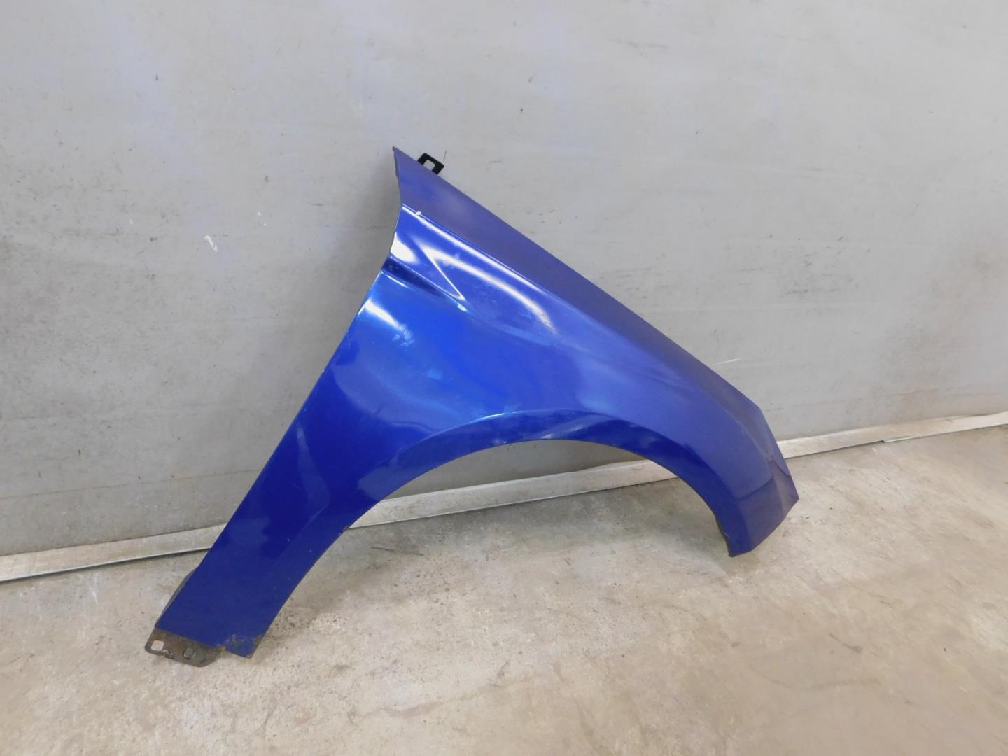 Крыло переднее правое