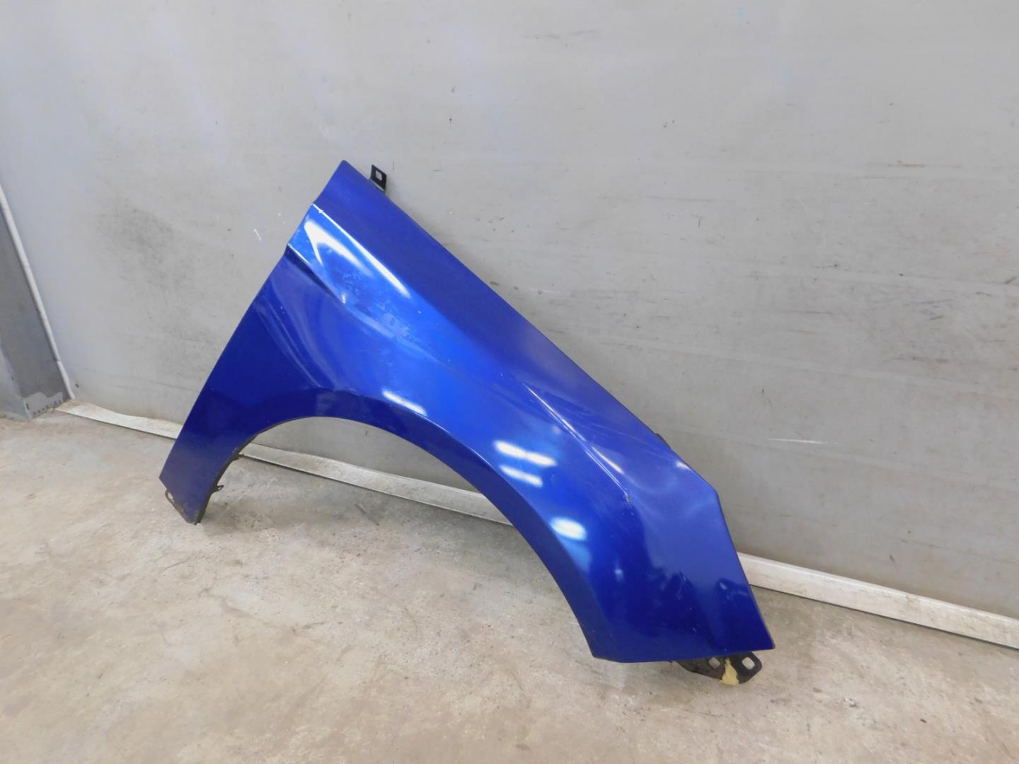 Крыло переднее правое