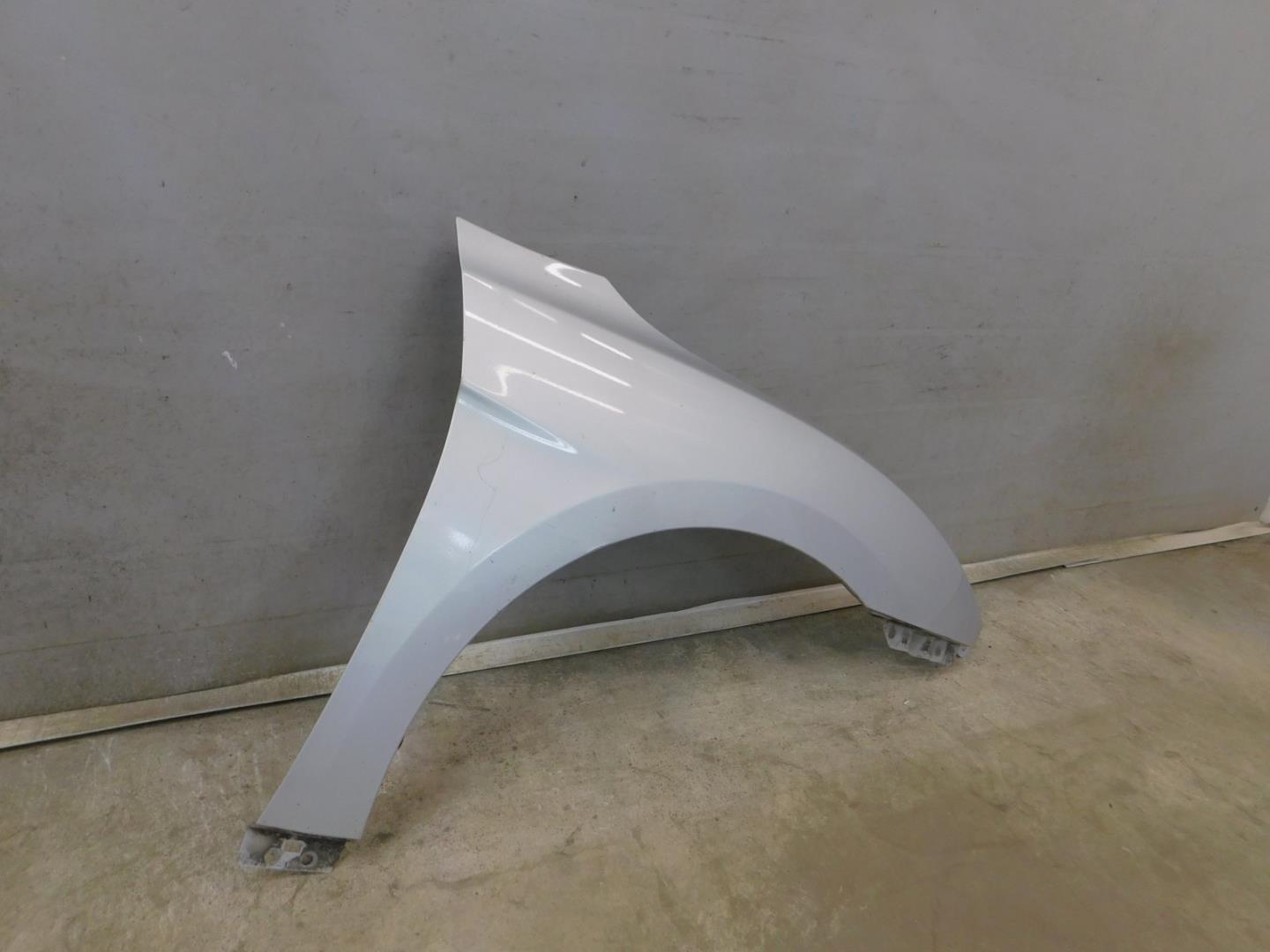 Крыло переднее правое