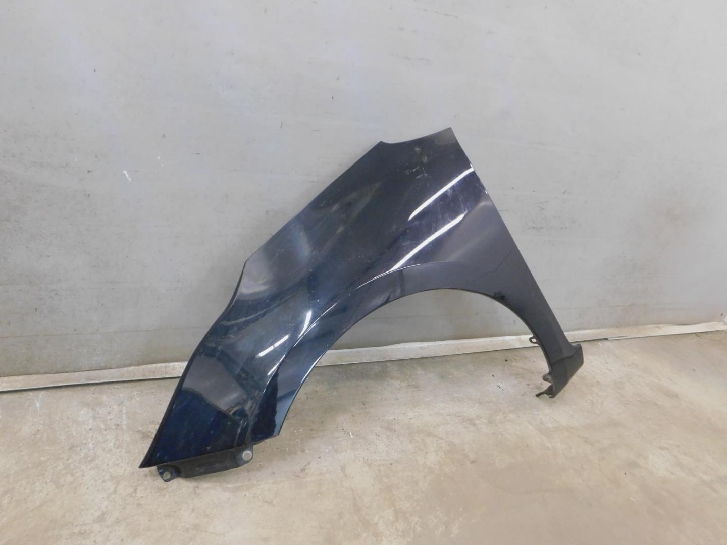 Крыло переднее левое