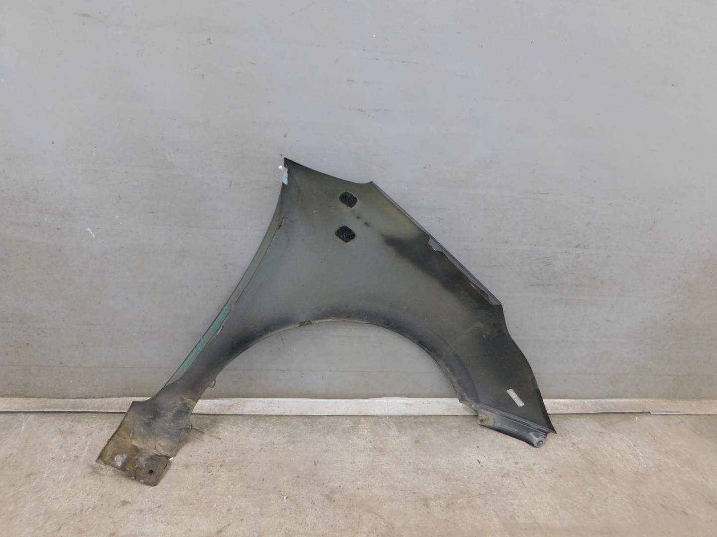 Крыло переднее левое