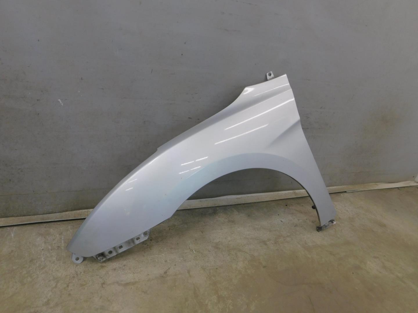 Крыло переднее левое