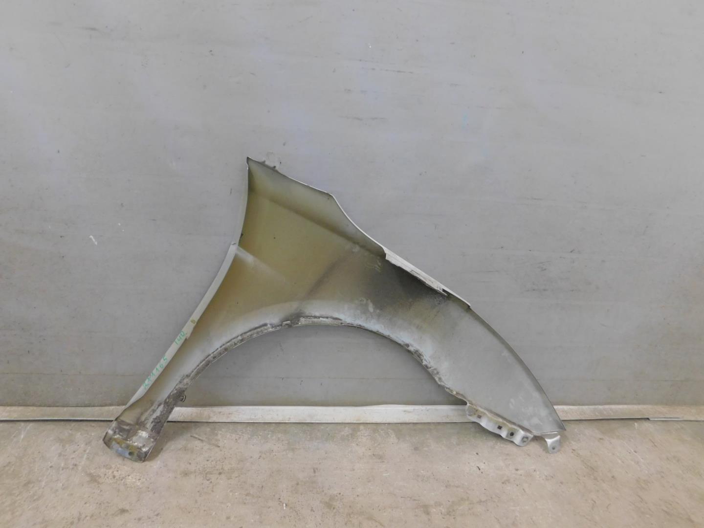 Крыло переднее левое