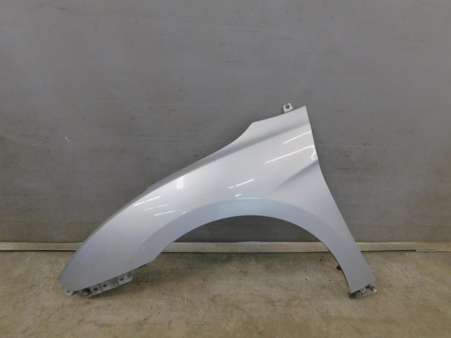 Крыло переднее левое