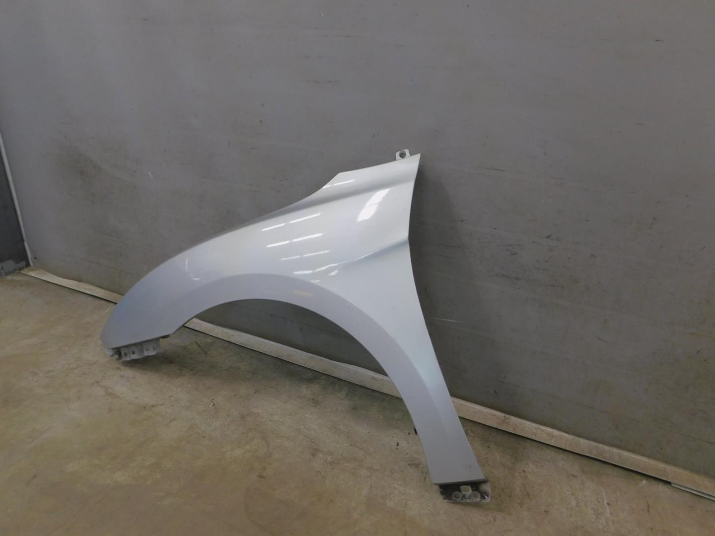 Крыло переднее левое