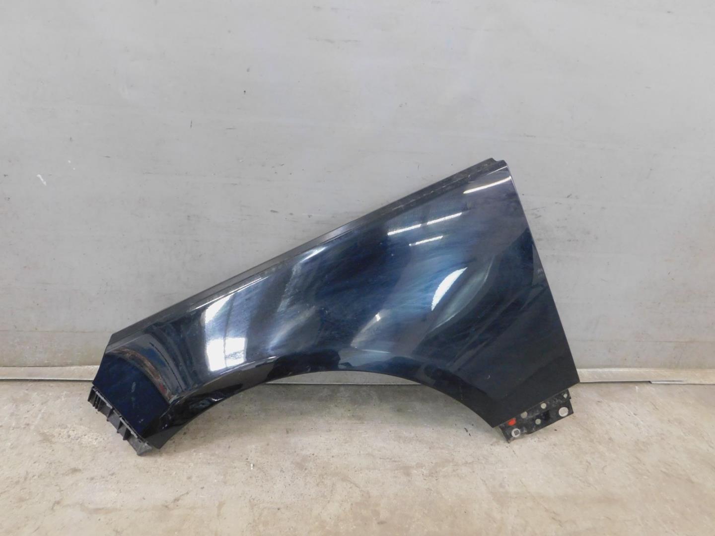 Крыло переднее левое