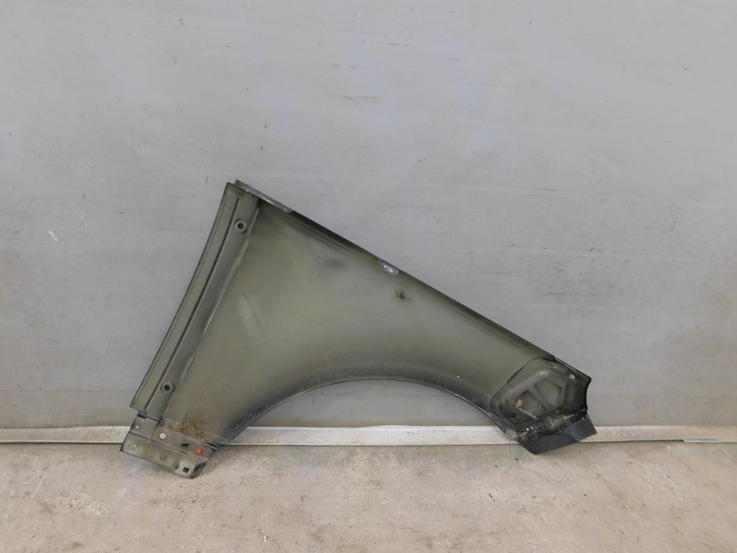 Крыло переднее левое