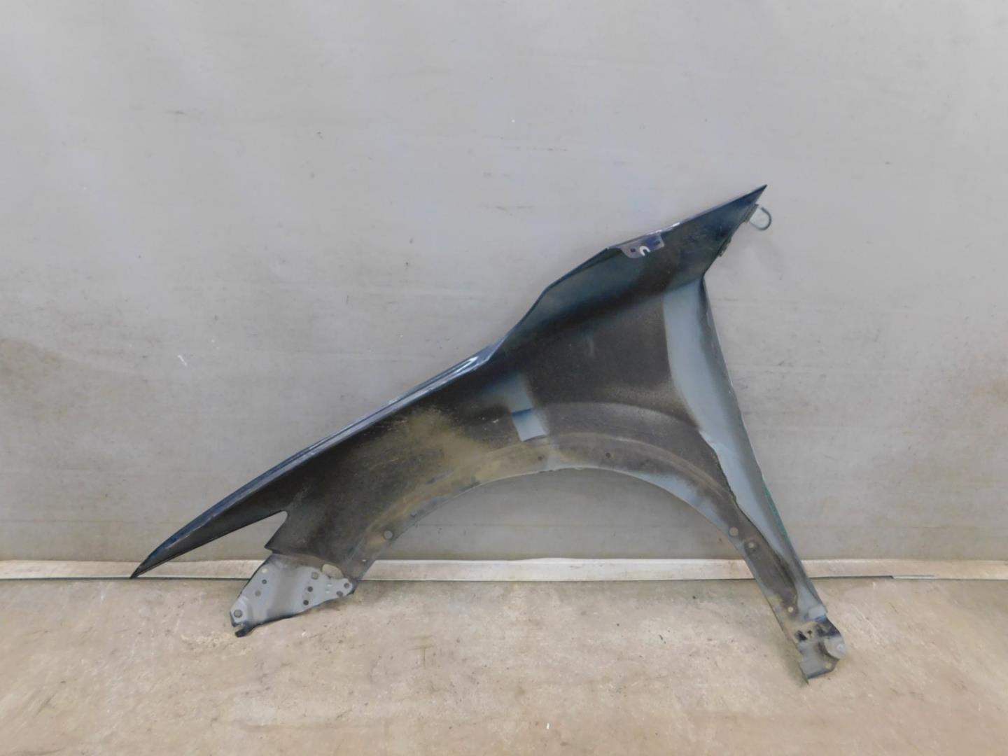 Крыло переднее правое