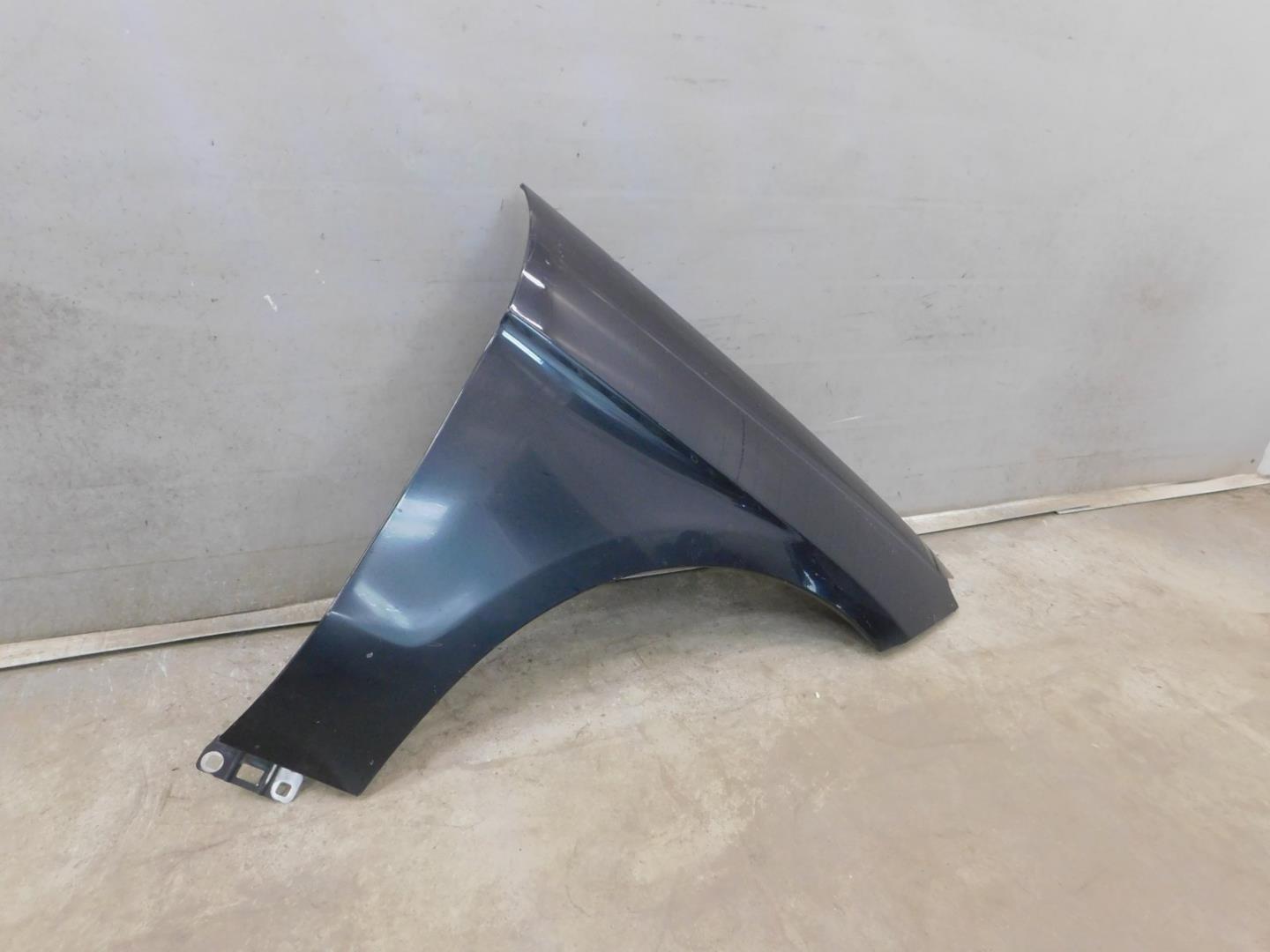 Крыло переднее правое