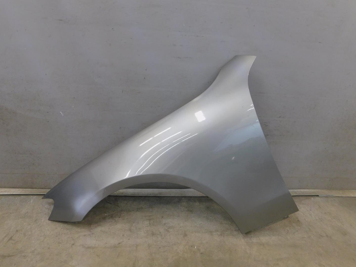 Крыло переднее левое