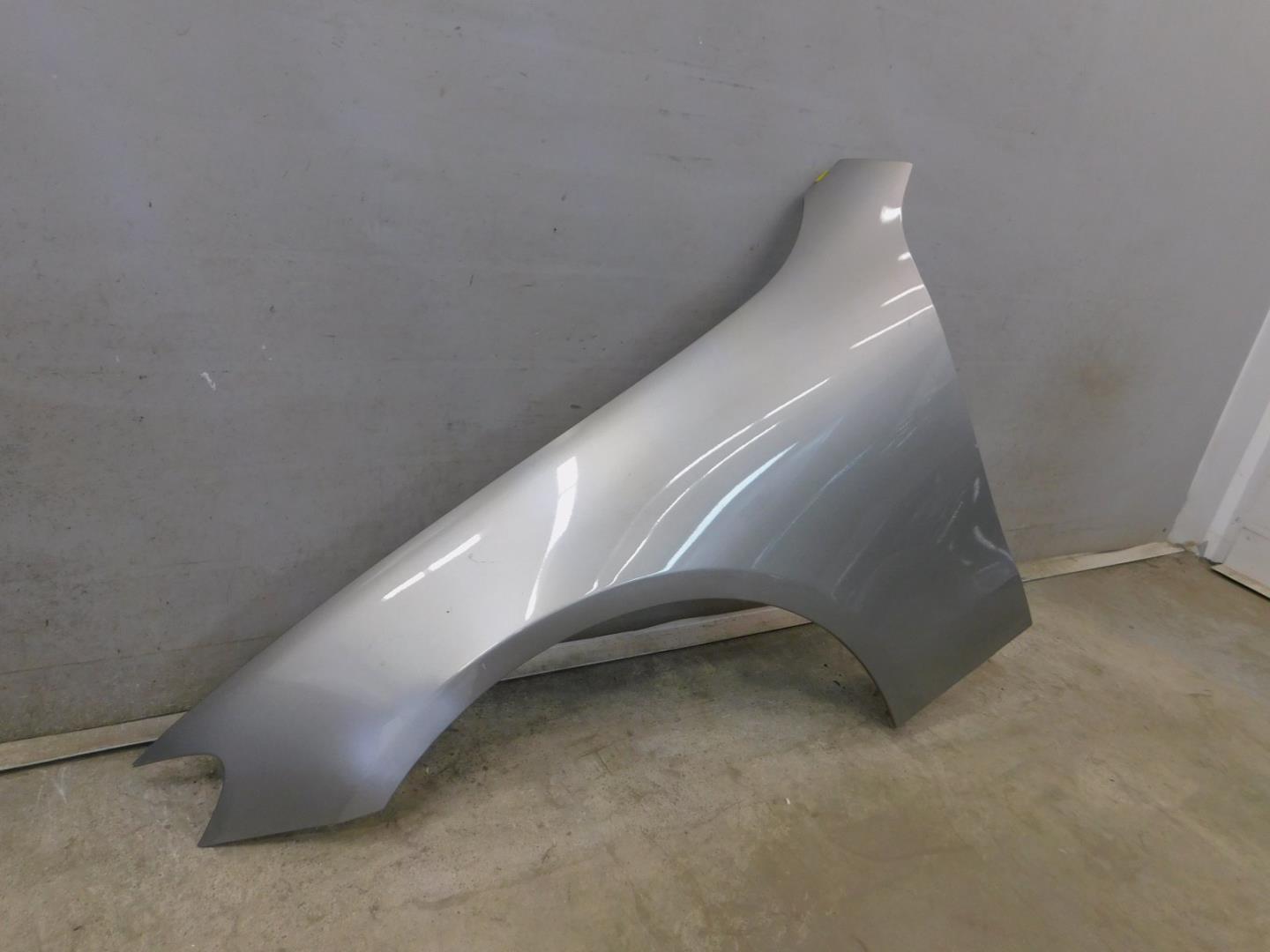 Крыло переднее левое