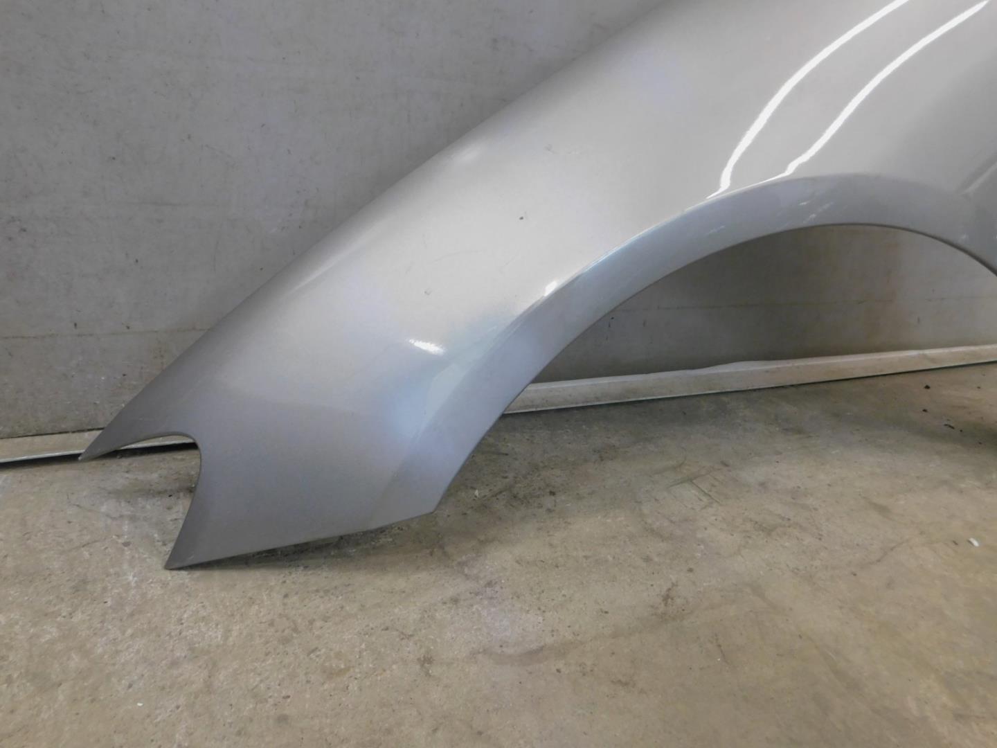 Крыло переднее левое