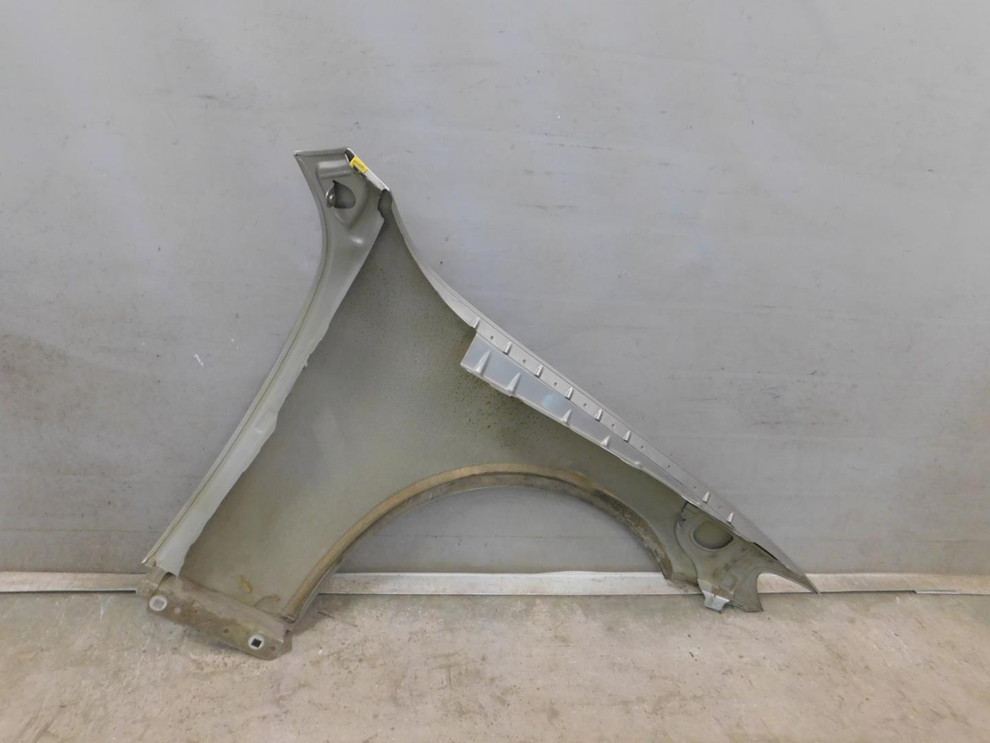 Крыло переднее левое