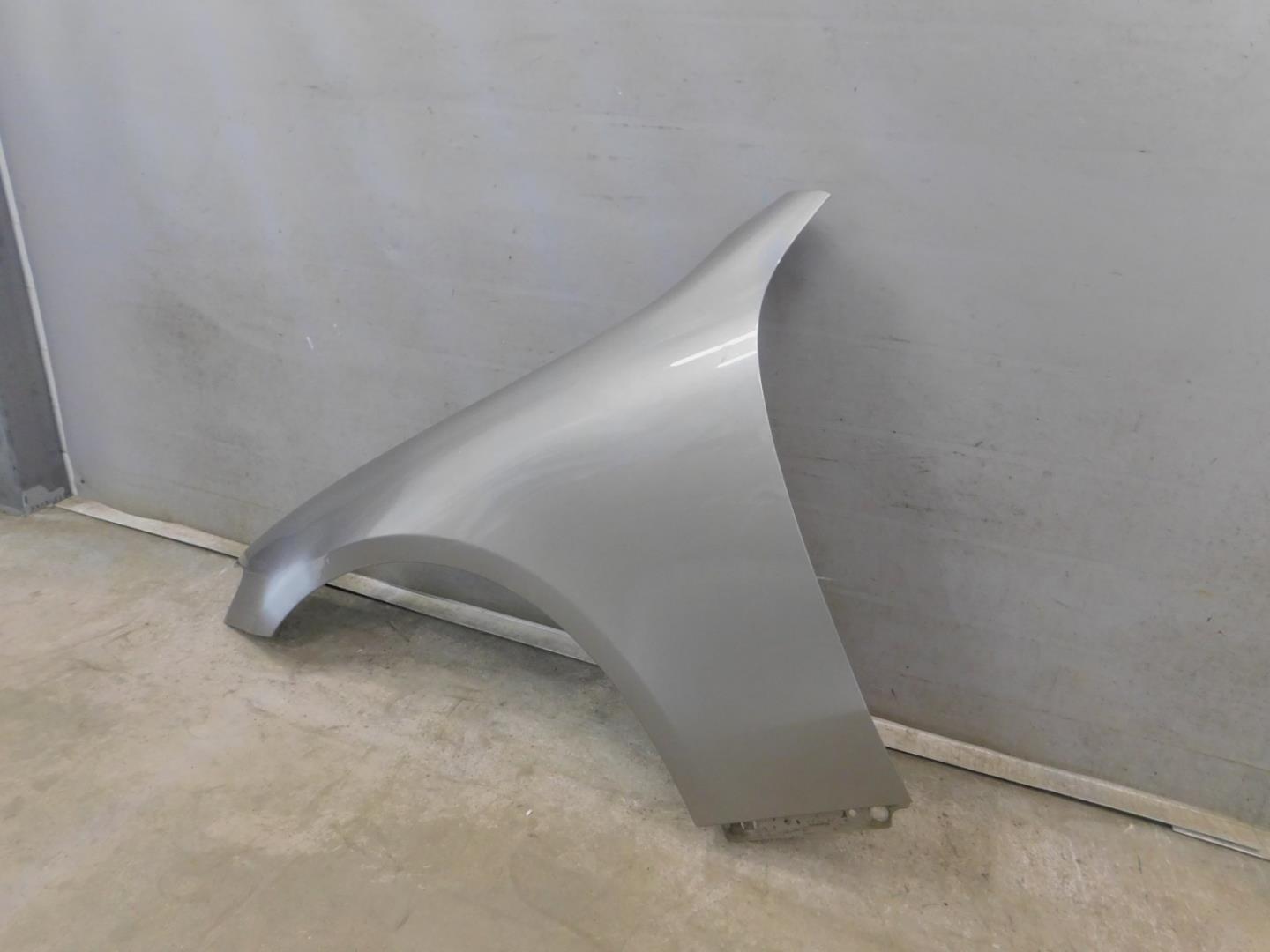 Крыло переднее левое