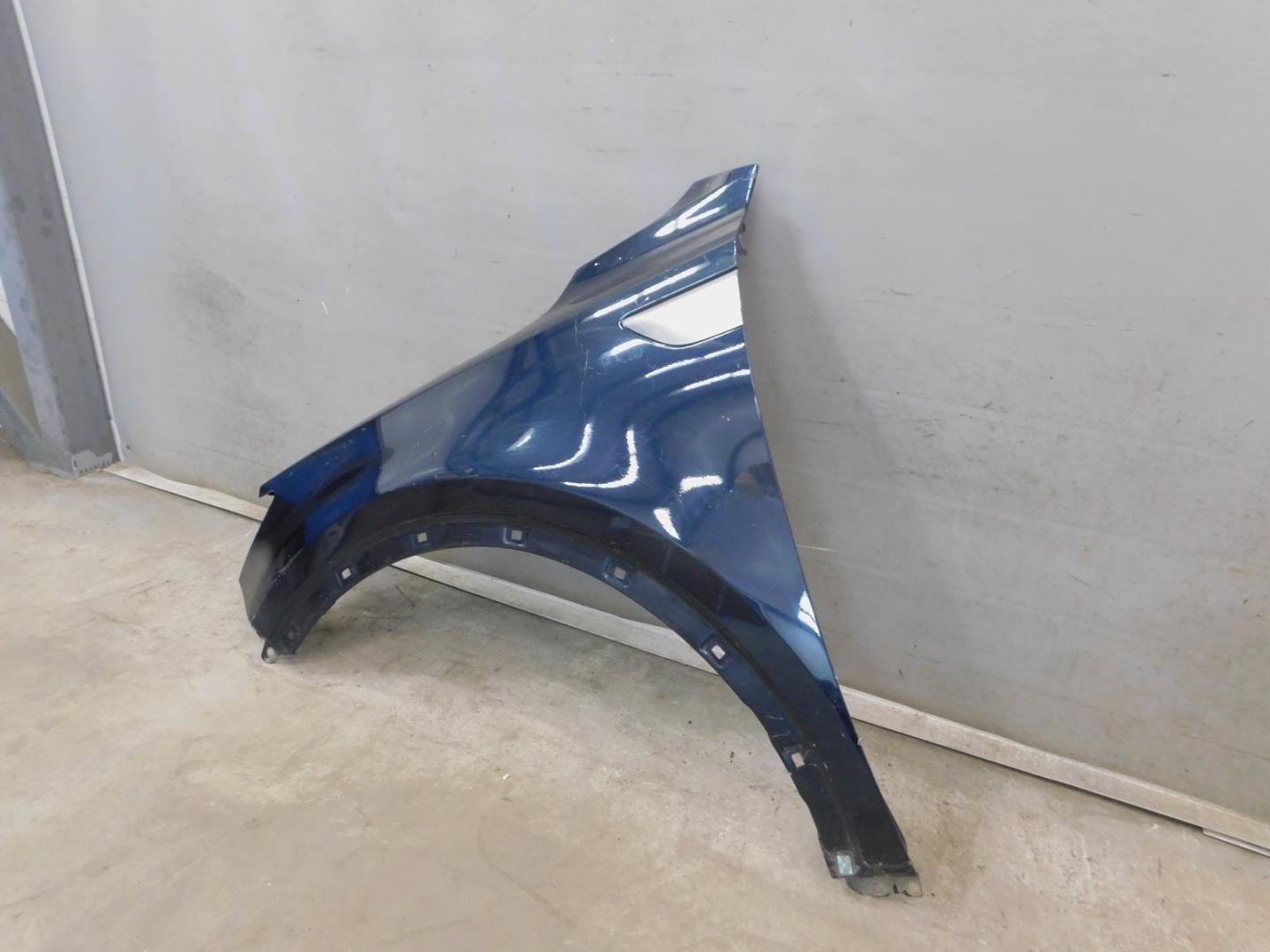 Крыло переднее левое