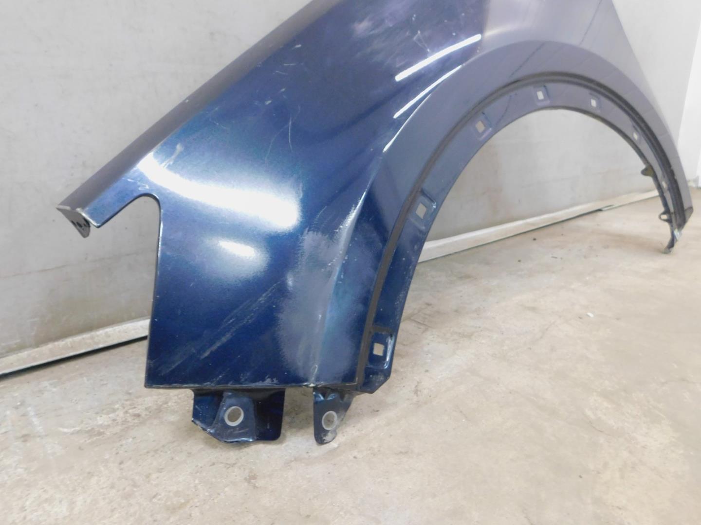 Крыло переднее левое