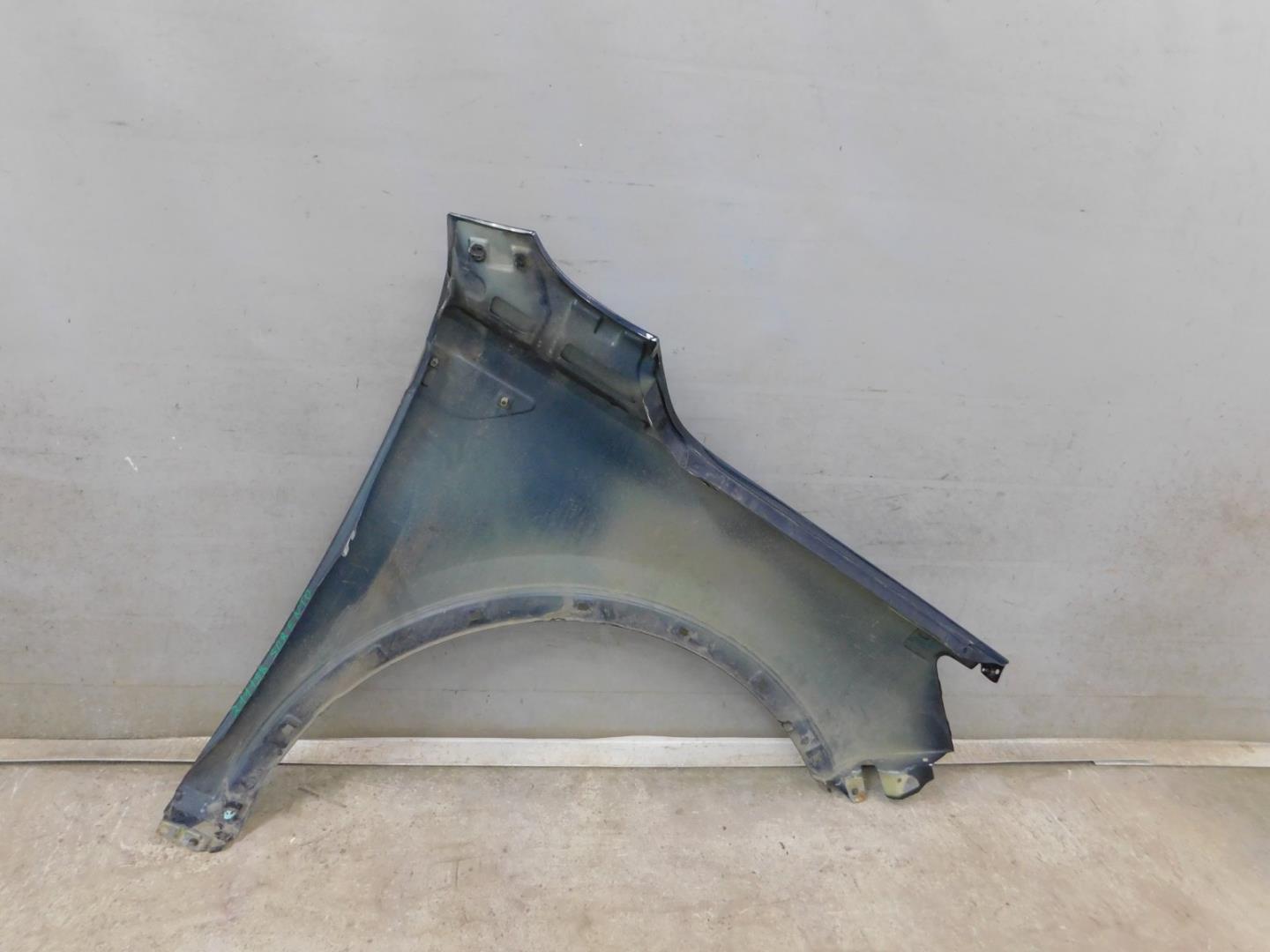 Крыло переднее левое