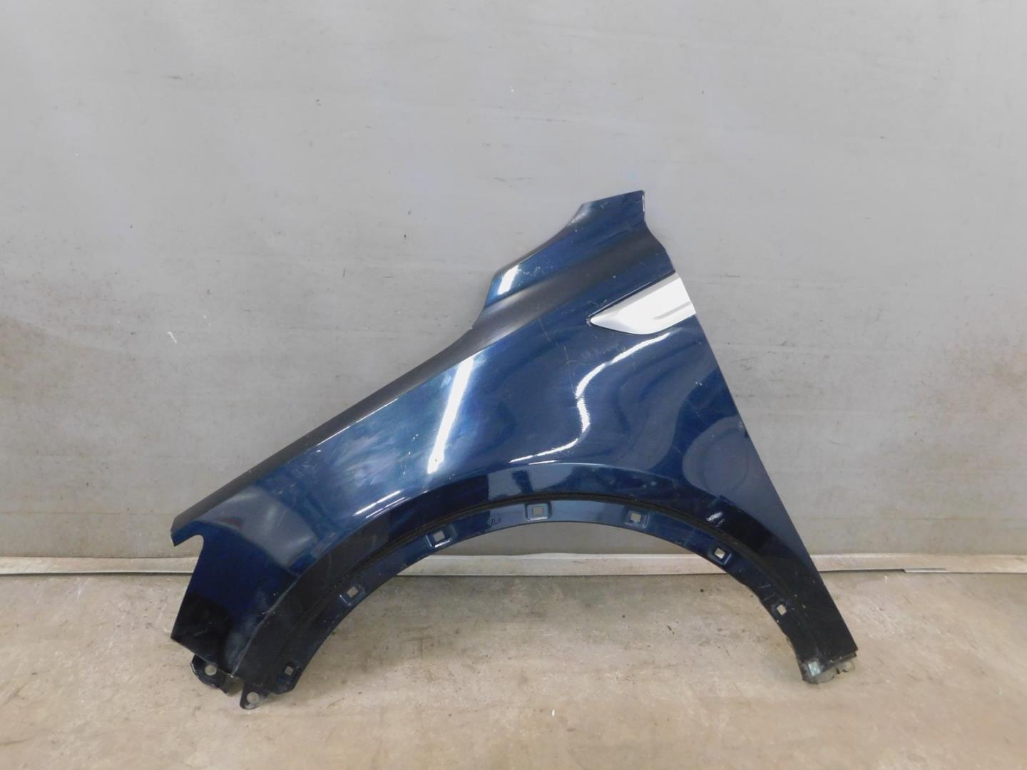 Крыло переднее левое