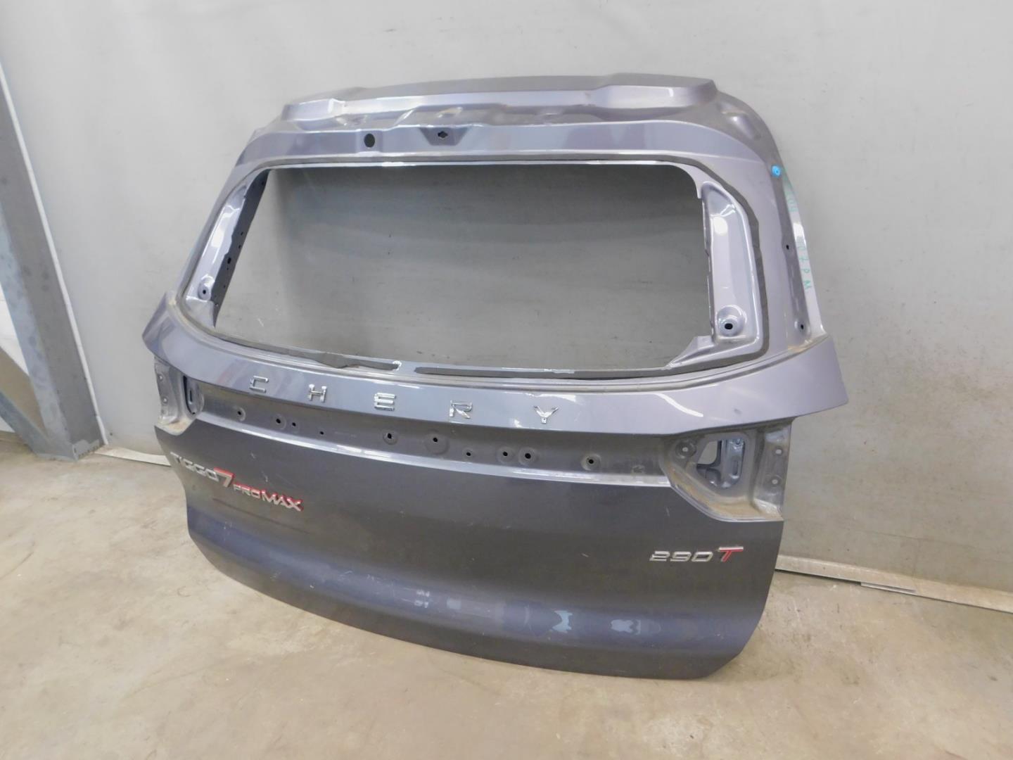 Дверь багажника