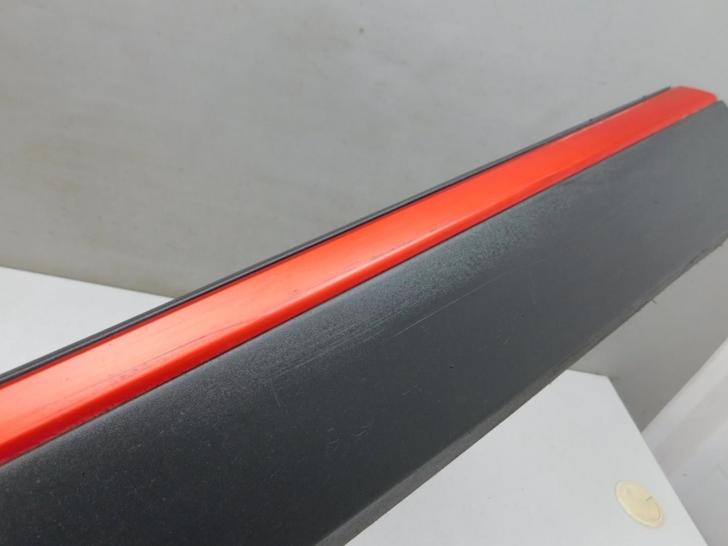 Накладка двери передней левой