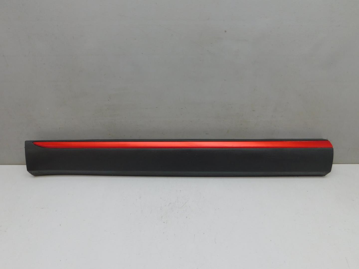 Накладка двери передней левой