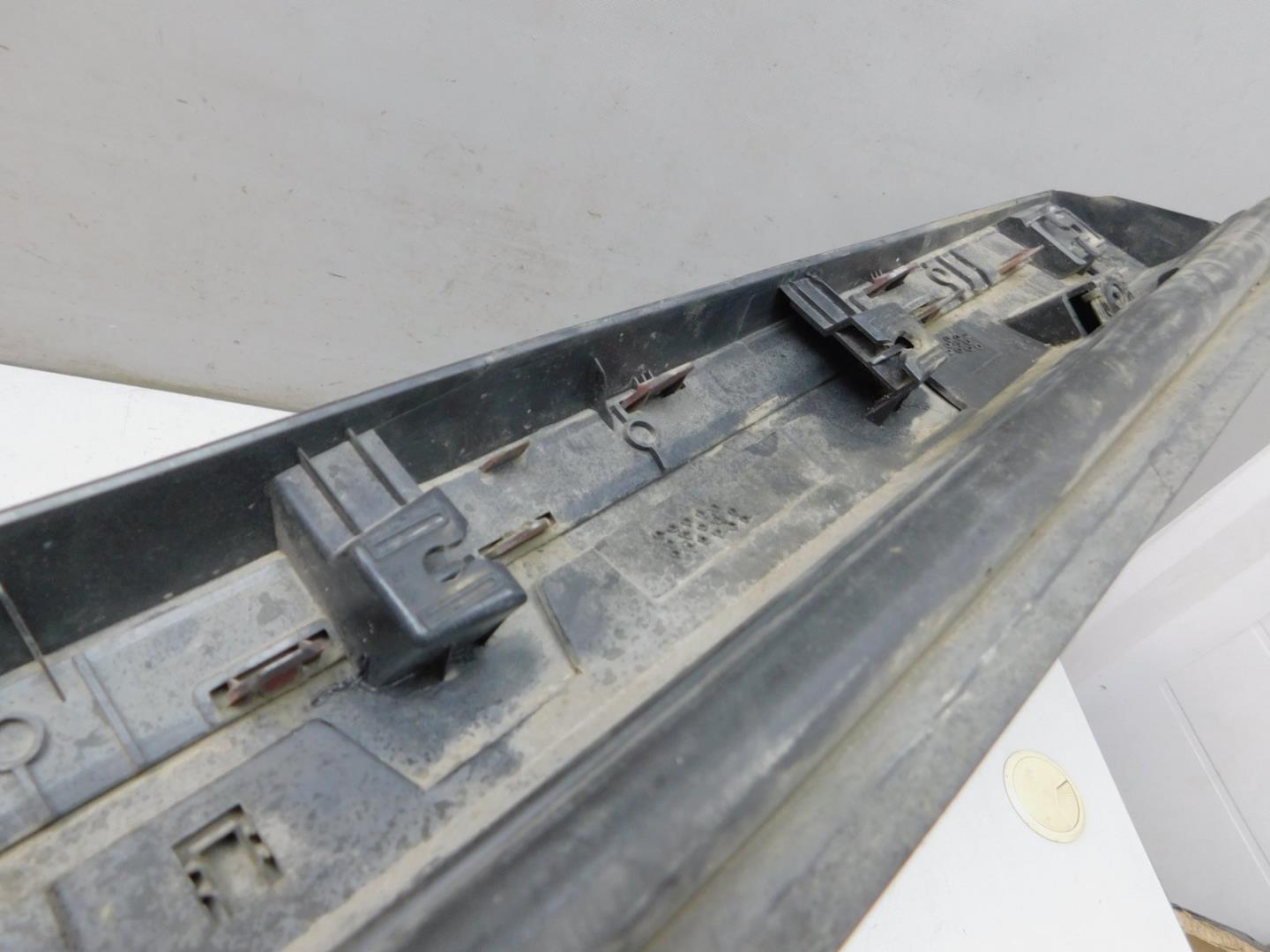 Накладка двери передней левой