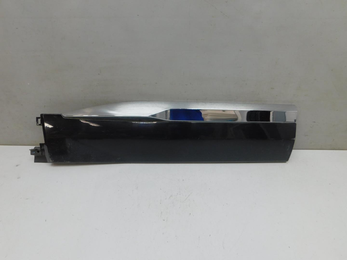 Накладка двери задней правой