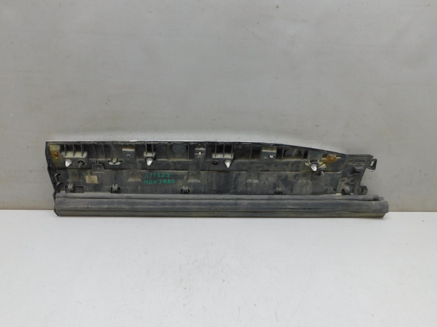 Накладка двери задней правой