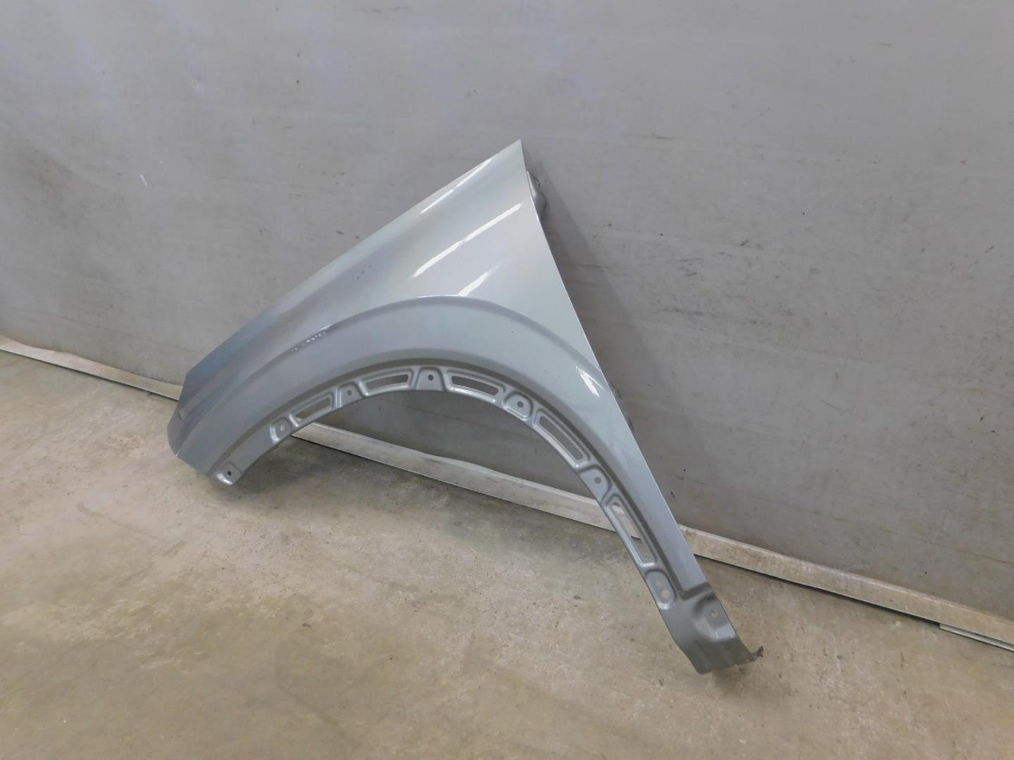 Крыло переднее левое