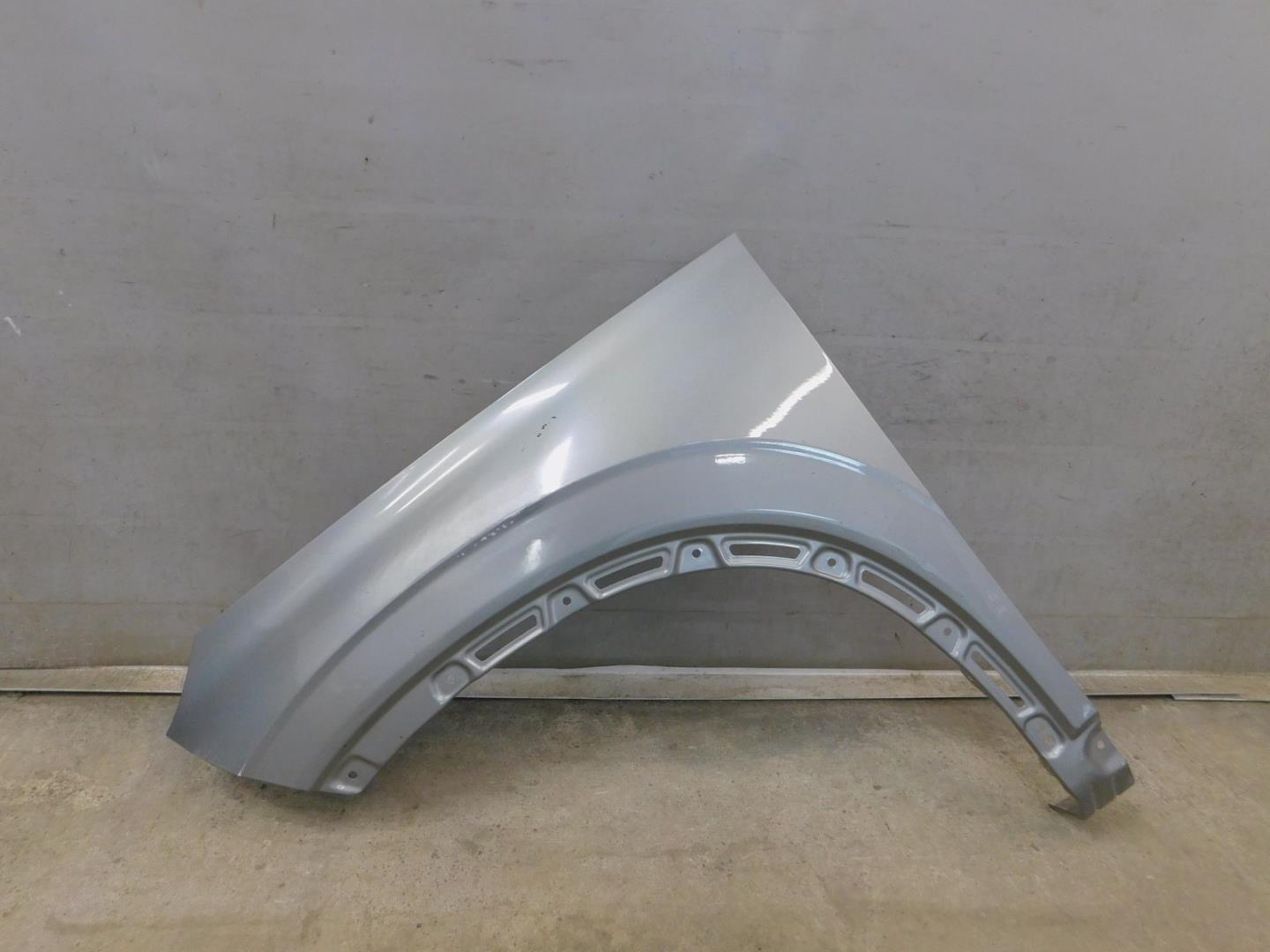 Крыло переднее левое