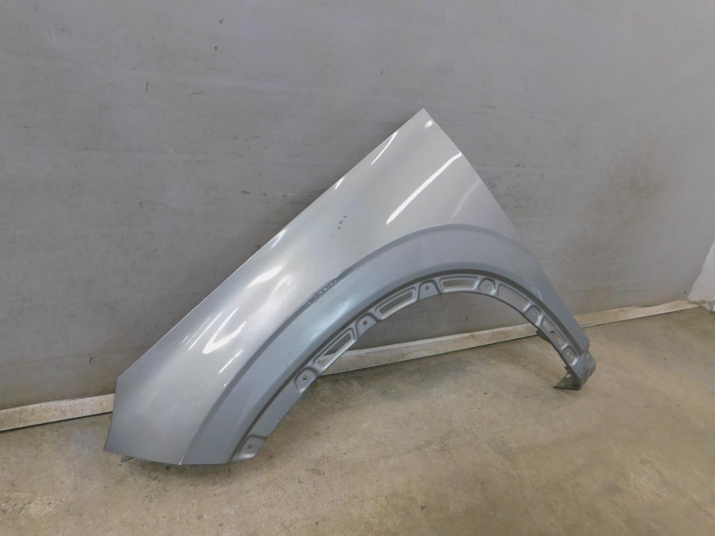 Крыло переднее левое