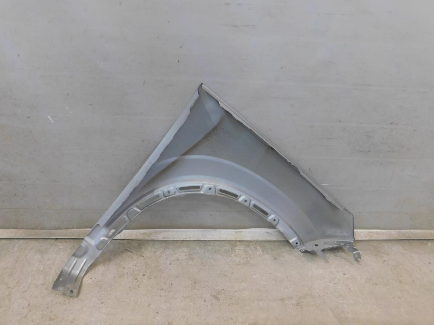 Крыло переднее левое