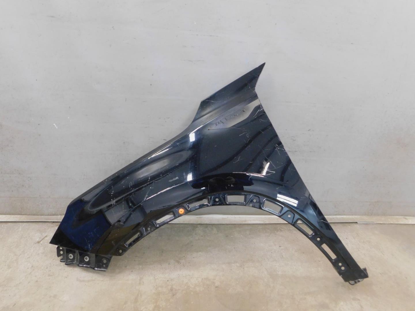 Крыло переднее левое