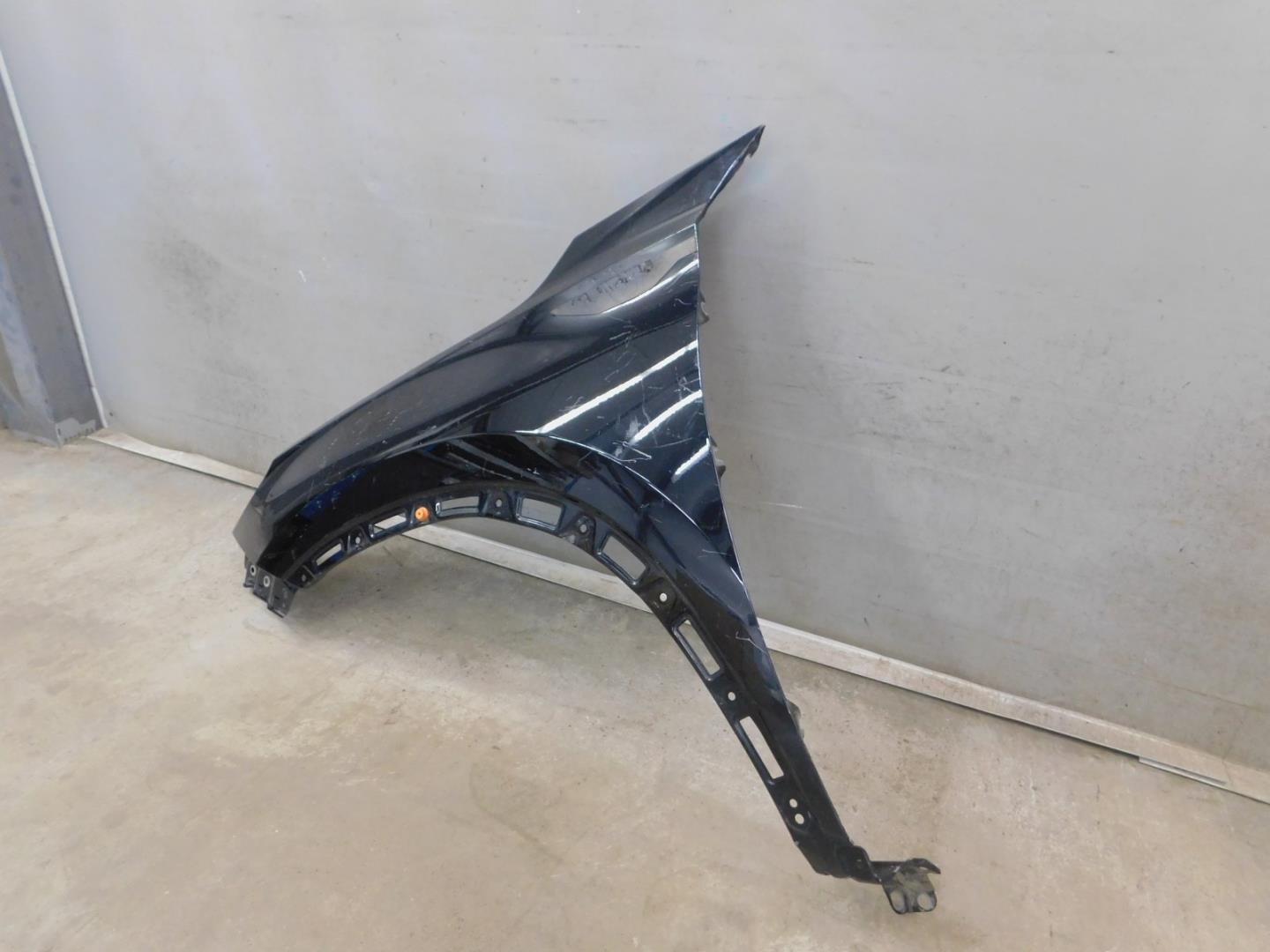 Крыло переднее левое