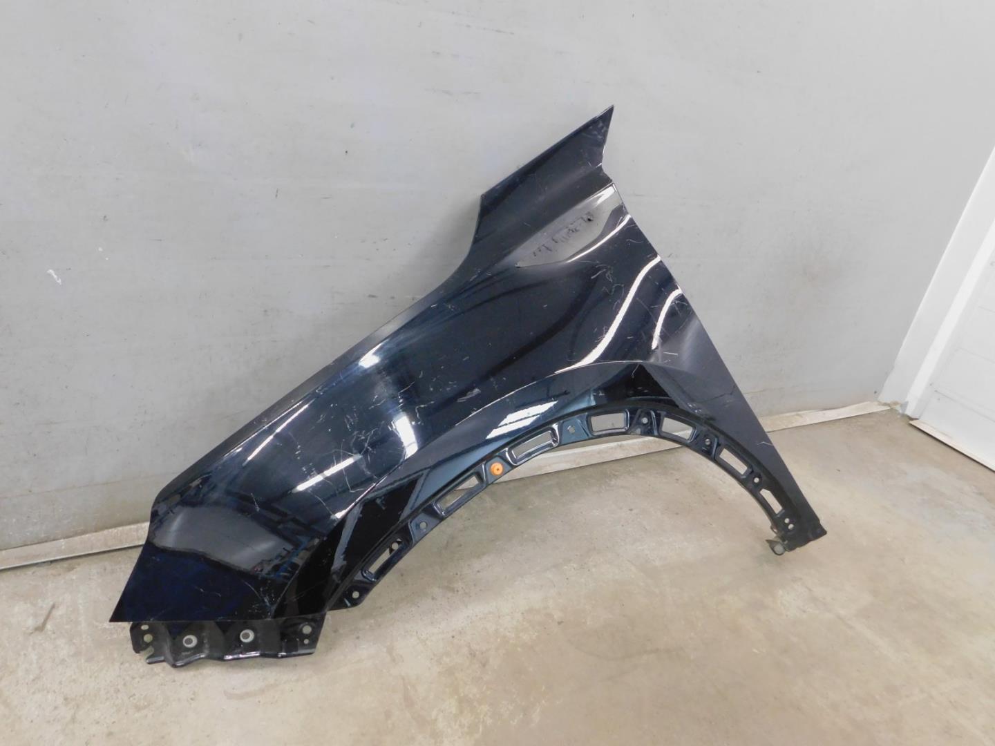 Крыло переднее левое