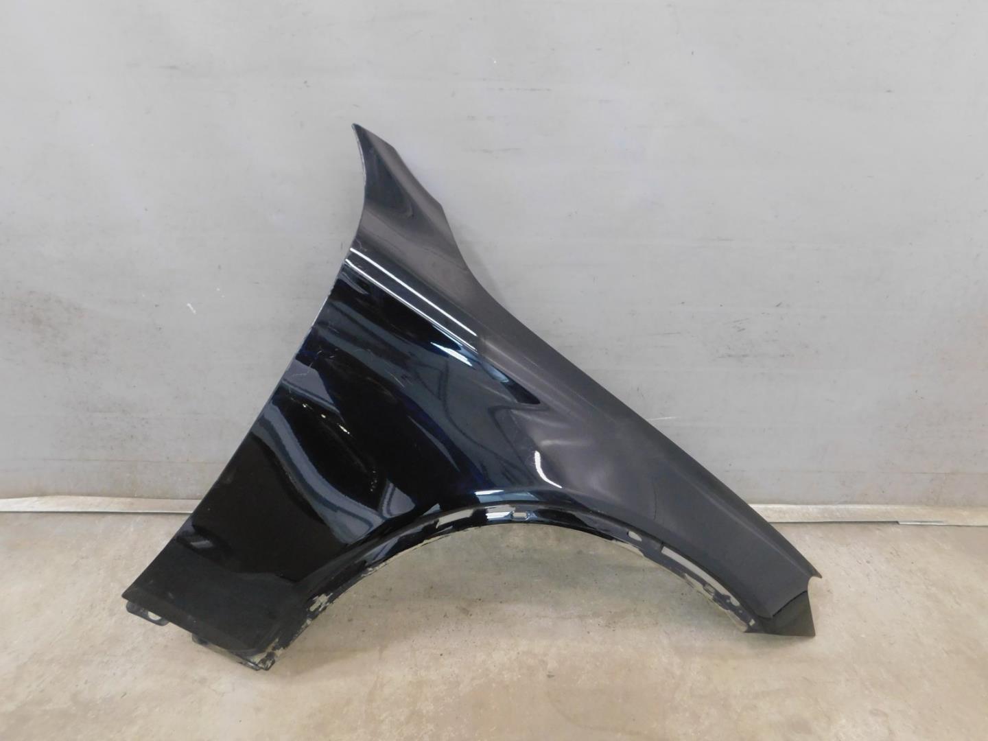 Крыло переднее правое