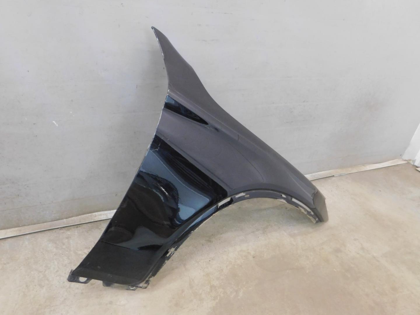 Крыло переднее правое