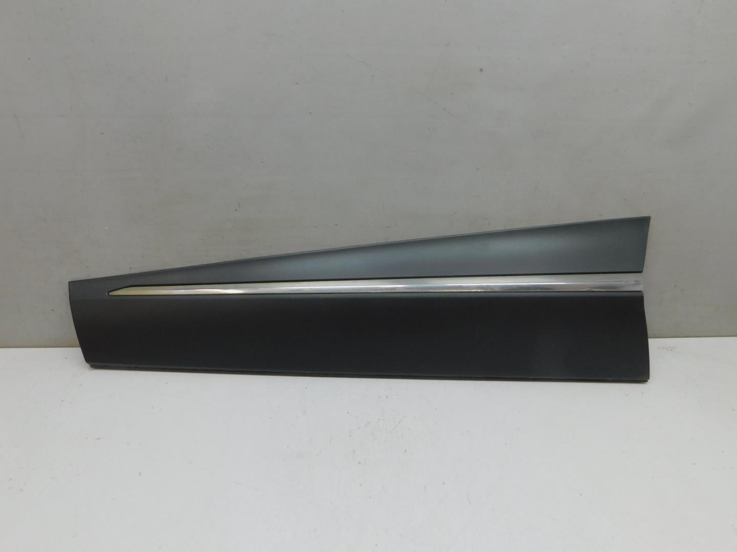 Накладка двери передней левой