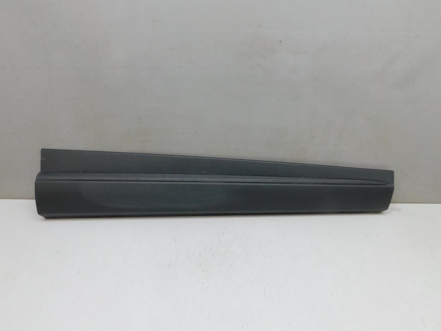 Накладка двери передней правой