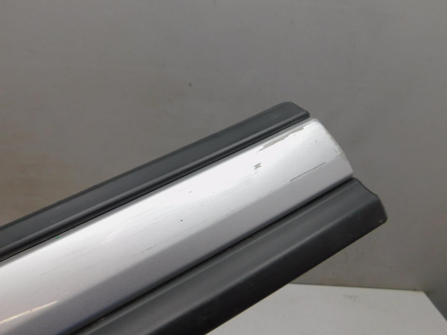 Накладка двери передней левой